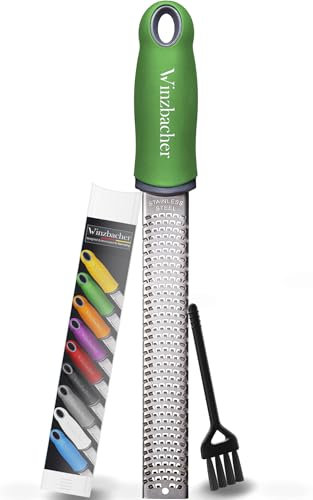 Winzbacher – Grattugia Zesteur Multifunzione | Per Parmigiano, Limone, Noce Moscata, Zenzero, Cioccolato, Aglio | Lama in Acciaio Inox Ultra Affilata | Lavabile in Lavastoviglie | Con Spazzola