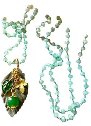 Sorelle Frappalà, Collana Artigianale, Gioiello Fatto a Mano all'Uncinetto con Pietre Dure Naturali, Ciondolo con Piuma in Tessuto, PIetre Dure e Charms (Verde Agata)