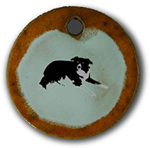 Schöner Keramik-Anhänger „Border Collie“ in orange marmoriert; Schmuck Kette Kettenanhänger Geschenk Kunsthandwerk Keramik rund Talisman Halskette Aufmerksamkeit Mitbringsel individuell