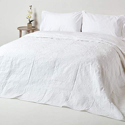Homescapes weiße Tagesdecke mit floralem Muster, klassischer Bettüberwurf 260 x 260 cm im Matelassé-Look, Blumenmuster, 80% Baumwolle, 20% Polyester