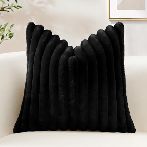 Sungeek Lot de 1 Housse de Coussin 50x50 cm en Fausse Fourrure de Lapin, Housse Coussins Peluche à Rayures Doux Taies d'oreiller en Velours Décoratives pour Lit Canapé Chambre Salon, Noir