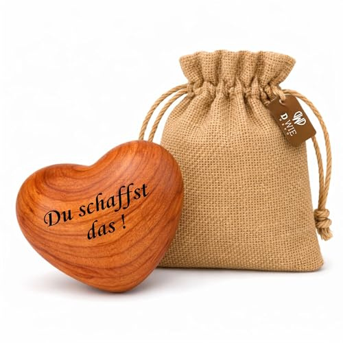 DwieDeko - Handschmeichler Holz Herz mit Gravur „Du schaffst das“, Glücksbringer Prüfung, Schutzengel, Gute Besserung Geschenk bei Krankheit, Motivationsgeschenk, Deko für Freunde, Kinder, Familie