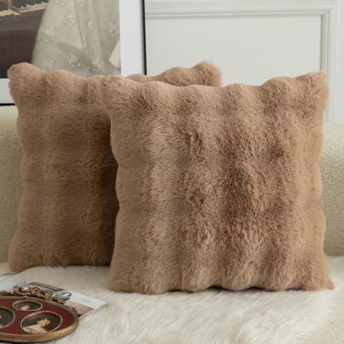 Mandioo Juego de 2 Fundas de Cojín Decoración Lana Gruesa y Peluche Suave Terciopelo Premium y Piel Imitación Gatito para Sofá Cama Salón Dormitorio Blanco Crema 45x45 cm Camel