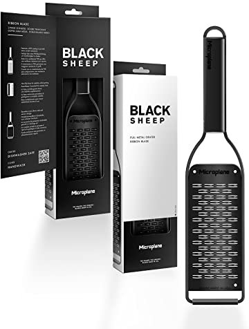 Microplane Grattugia da cucina con doppia lama media in acciaio inox Made in USA per parmigiano, mele, carote, zucchine e cioccolato della serie Black Sheep