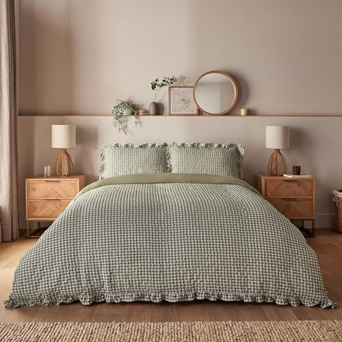 Silentnight Supersoft Gingham Ruffle Duvet Set - Comfy Delicate Touch - Seersucker Non-Iron Microfibre with Button Fastening - Stylish & Modern Duvet Quilt Cover + Pillowcase Bed Set, King, Sage