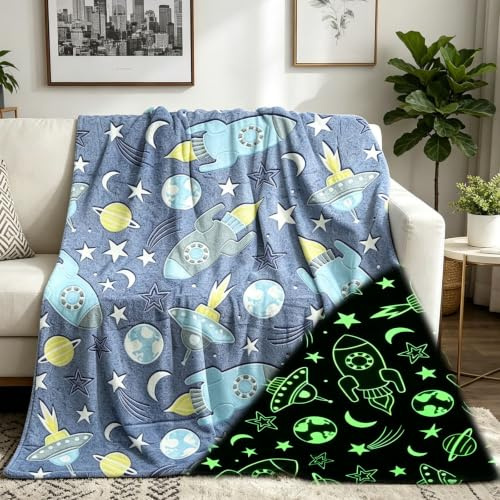 JLCZBT Manta Que Brilla en la Oscuridad, Manta para niños, Dinosaurios, Espacio Exterior, Excavadora, Mantas Luminosa para niños, niños y niñas, Manta de Regalo cálida (Espacio, 150 x 200 cm)