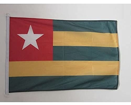 AZ FLAG - Drapeau Togo - 45x30 cm - Pavillon Nautique Togolais Spécial Bateau Et Extérieur En Maille Bloquée Avec Anneaux Plastiques Intégrés - 30g