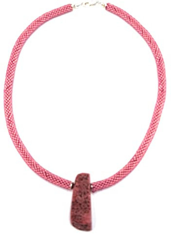 Häkelkette in rosa mit Rhodonit-Stein