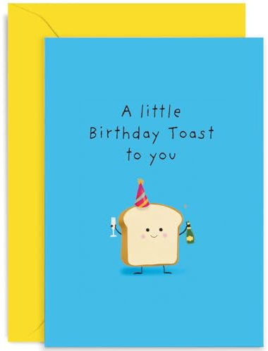 Old English Co. Sött födelsedagskort för män och kvinnor – 'A Little Toast On Your Birthday' ordlek – roligt födelsedagskort för bror syster vän mamma pappa | blank insida med kuvert