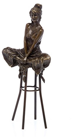 Scultura in bronzo di donna su sgabello bar figura scultura in bronzo scultura