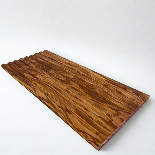TB «Tesoro» Tabla de cortar pan de madera de olivo hecha a mano (50 x 22 cm) | Tabla rústica para servir y aperitivos | Tabla de queso maciza | Regalo para bodas y cumpleaños
