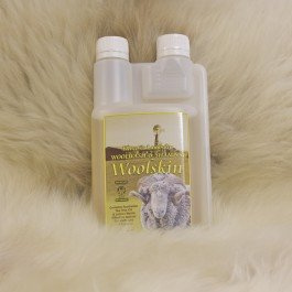 The Wool Company Woolskin Premium Woolwash 500ml - Perfect Sheepskin & Wool Detergent Liquid - Excellent Low-Temperature Detergent
