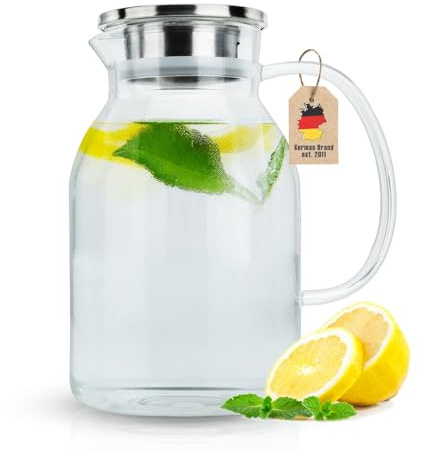 Intirilife Karaffe mit Filter in KLAR - 1,8l Krug aus Glas mit Henkel und herausnehmbarem Edelstahl Filter-Deckel - Hitzebeständig geeignet für heiße und kalte Getränke, Tee, Kaffee, Wasser, tropffrei