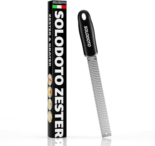 【Von Sternekoch empfohlen】 SOLODOTO Zester Reibe, lasergeschärfte Reibfläche Parmesanreibe, lebensmittelechter Edelstahl Käsereibe, Knoblauchreibe, Küchenreibe, Zitronenreibe, Muskatreibe