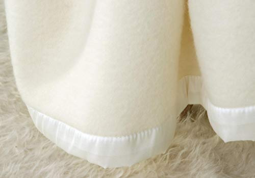 Wohnen & Accessoires GmbH & Co. KG Kaschmirdecke Mongolia wollweiß Seidenband 150x220cm