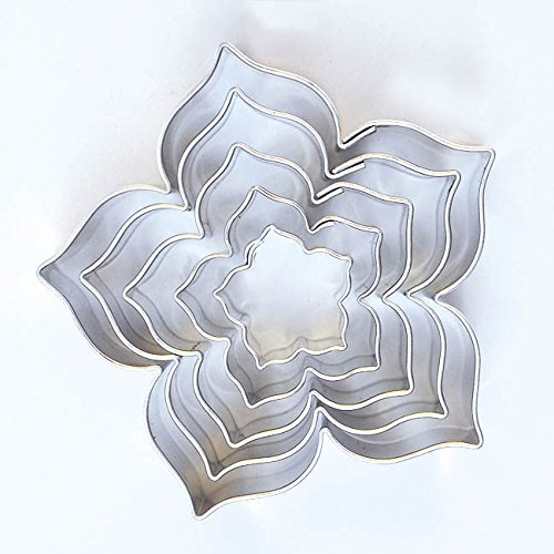 Set de 5 emporte-pièces en acier inoxydable Forme fleur de lys 15/25/35/45/55 mm