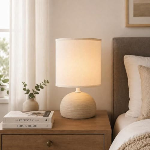 Aigostar Lampada da Comodino, Moderna Lampada da Tavolo Base in Ceramica Paralume in Stoffa, Attacco E14, 14 * 14 * 23 cm Cavo 1.3 Metri, Design Vintage.