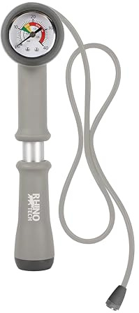 Pompa manuale per vaso di espansione RHINO TECH, con manometro da 3 bar (40 PSI), doppia azione e tubo flessibile da 70 cm.