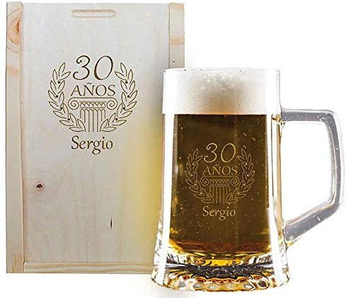 CALLE DEL REGALO Jarra de cerveza personalizada (Jarra de Cerveza grabada con su Nombre y año de Nacimiento en Estuche de Madera Grabado) Jarra de cristal de 500 ml con caja de nadera personalizada.