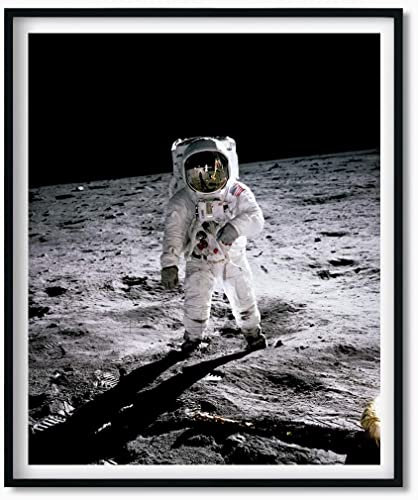 Astrography Kunstdrucke The First Moonwalk - Poster Weltall Deko für Büro, Wohnzimmer, Schlafzimmer - Geschenk zum thema Space, NASA und Astronomie (140 x 100 cm)