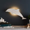Lights4fun 18er LED Holz Delfin LED Nachtlicht Wandleuchte mit Fernbedienung und Timer Kinderzimmer Deko