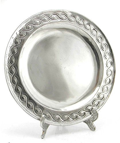 Bajoplato de peltre con greca artesanal.