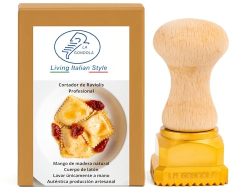 La Gondola Cortador de Raviolis Caseros - Cuadrado Festoneado 45x45 mm | Cortapastas de Latón y Madera Natural | Cortador de Pasta Robusto Fácil de Usar | Utensilio para Pasta Fresca Hechos en Italia