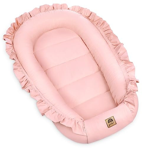 PIMKO Babynest mit rüschen Babynestchen für Baby Kuschelnest Babykokon für Säuglinge und Neugeborene 100% Baumwolle Nestchen geeignet für Zuhause 55 x 90 cm (Pink mit Klappe)