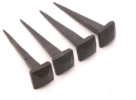 Set di 4 chiodi in ferro forgiati a mano tradizionali con testa quadrata rustica nera da 7,6 cm, chiodi decorativi da parete di alta qualità (25 mm)
