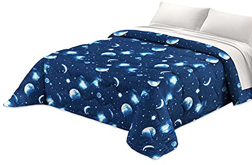 Tata Home Trapunta Invernale Singola Imbottita 300 gr/mq Piumone Caldo 160x260 cm Fantasia Pianeti Stelle Luna Made in Italy MOD. Universo Colore Blu Notte