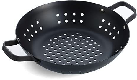 Merten & Storck Carbon Steel BBQ-Wokpfanne 30cm, gelocht für Öl- und Fettablauf, Barbecue, Camping, Grill, Outdoor-Kochen, schwarz