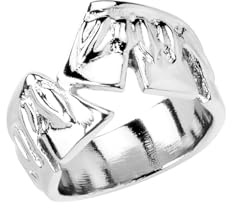 Anillo en aleación de metales tallado a modo de plumas y bañado en plata de ley