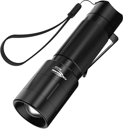 ANSMANN LED Taschenlampe M250F inkl. AAA Batterien - Outdoor LED Arbeitsleuchte 260 Lumen & 4 Funktionen - Handlampe mit stufenloser Fokussierung für Camping & Werkstatt - Spritzwassergeschützt IP54