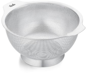 Fissler Essential Edelstahl-Sieb 24 cm – Küchensieb aus Edelstahl 18/10, Nudel-Seiher voll perforiert, hygienischer Standfuß, spülmaschinengeeignet