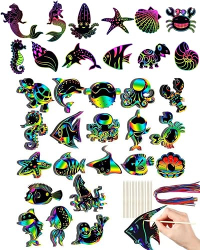 TPZORJX 32 Stück Meerestiere Kratzbilder Set Regenbogen Meerestiere Kratzpapier mit Holzstäbchen und Bunt Bänder Bastelset Kratzbild für DIY Handwerk Anhänger Party Mitgbsel Jungen Mädchen usw.