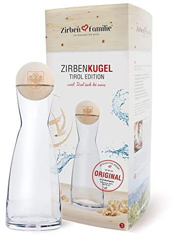 Zirben Familie® das Original ZirbenKugel Set mit Wasserkaraffe | Verleiht dem Wasser eine besondere Note | 1 Liter SPIEGELAU Karaffe aus Kristallglas mit Deckel aus ZirbenHolz | Tiroler Adler Edition