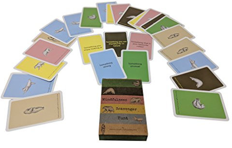 Mindfulness Scavenger Hunt för barn – utomhusspel för att få barnen glada och lära sig att uppskatta naturen. Blir en bra strumpfyllning för barn