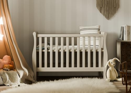 Lit bébé Gala 120x60 cm – Élégant lit Enfant Blanc avec barrière Amovible – Convertible en lit de Jour, en Bois de pin et MDF de Haute qualité, idéal comme lit bébé & lit à barreaux