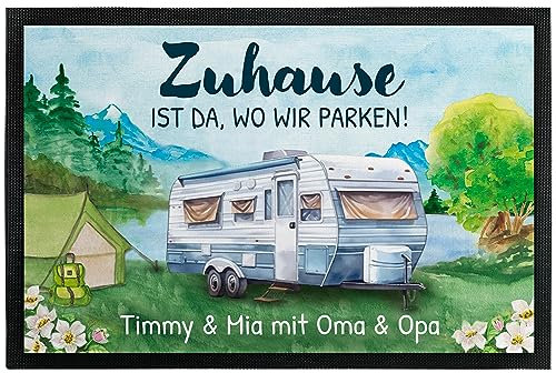 Camping Fußmatte „Zuhause ist da, wo wir parken!“ personalisiert mit Wunschtext und 14 Wohnwagen-Motiven - für Innen & Außen - Geschenk Campen Familien Reisen Camping-Freunde Geburtstag (35 x 50 cm)