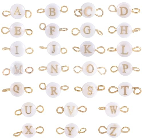 SUNNYCLUE 1 scatola 26 stili 52 pezzi Ciondoli con Lettere A Conchiglia Ciondoli con Lettere Piatte Estate Oceano Mare Bianco Alfabeto AZ A Conchiglia In Madreperla Sfusi per La Creazione di