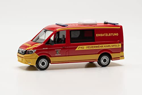 Herpa Feuerwehr Modellauto Man TGE Halbbus FD ELW „Feuerwehr Karlsfeld“, originalgetreu im Maßstab 1:87, Auto Modell für Diorama, Modellbau Sammlerstück, Deko Miniaturmodelle aus Kunststoff