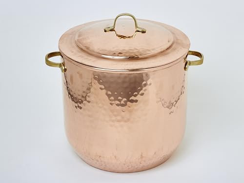 Olla de cobre artesanal martillado con tapa estilo Pulpeiro con asas de latón 8 litros