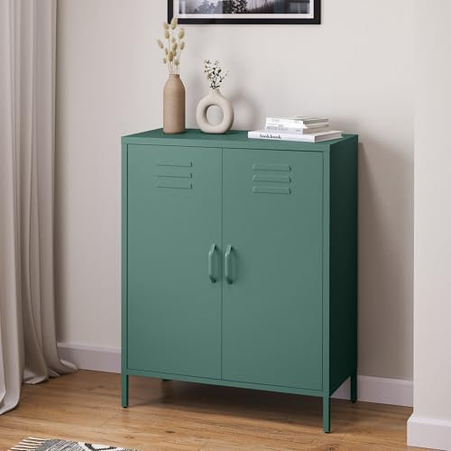 skølm Atria Metall Kommode – Sideboard in Dunkelgrün – Metallschrank mit 3 Fächern & Doppeltüren – Mehrzweckschrank mit flexiblen Einlegeböden – Industrial Highboard – Aufbewahrungsschrank/Flurschrank