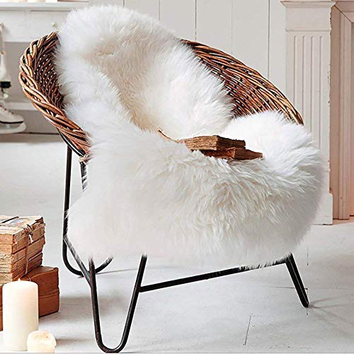 QINGLOU Peau de Mouton synthétique,Cozy Sensation comme véritable Laine Tapis en Fourrure synthétique, Fluffy Soft Longhair Décoratif Coussin de Chaise Canapé Natte (Blanc, 75 x 120 cm)