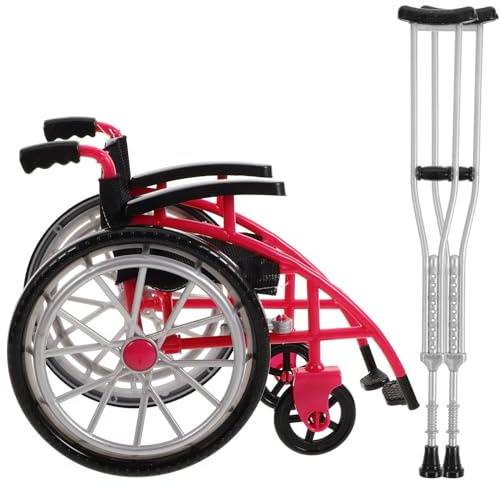 TOYANDONA 1 set di sedie a rotelle e stampelle set da gioco rosso mini sedia a rotelle ornamenti in miniatura per bambini giocattolo di ruolo