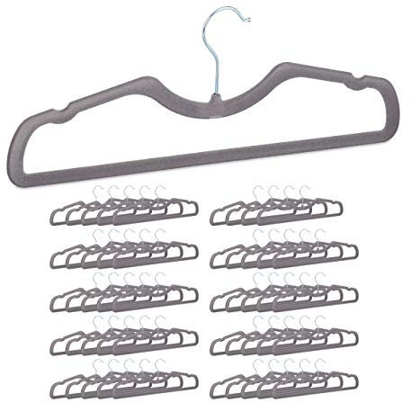 Relaxdays Kleiderbügel Samt, 50er Set, rutschfest, platzsparend, B: 42,5 cm, Hosensteg & Einkerbungen, Samtbügel, grau