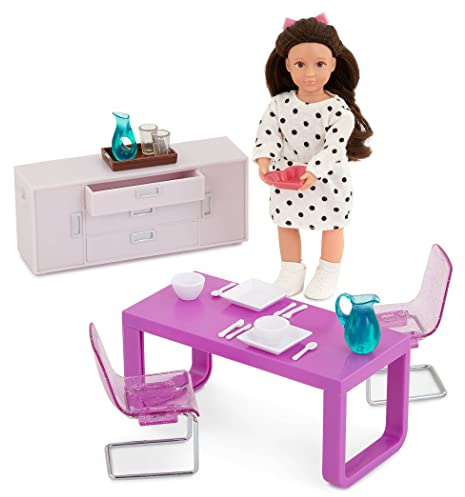 Lori - Amelias Esszimmer-Set - Mini-Puppen- und Spielzeug-Esszimmermöbel - 15 cm Puppe & Puppenhauszubehör - Tisch, Stühle, Geschirr, Besteck - Spielset für Kinder - 3 Jahre +