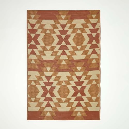 HOMESCAPES Lussuoso tappeto extra large da esterno per giardino patio 100% impermeabile in plastica riciclata tappeto tappeto 150 x 240 cm reversibile rosso e arancione geometrico Anya,