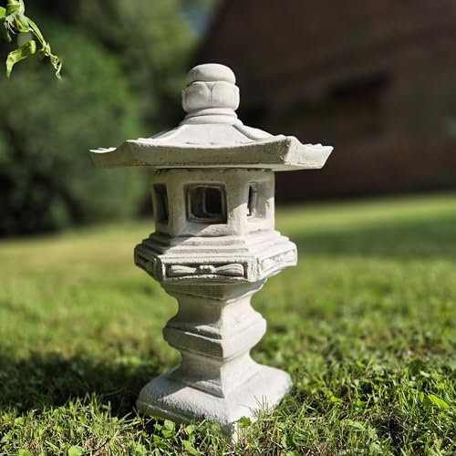 FABRIQ Japanische Laterne Yukimi-Doro 42 cm – Wetterfeste Steinlampe für Außenbereich – Japanische Lampe Stil, Dekorative Gartenbeleuchtung, Frostbeständig bis -30°C