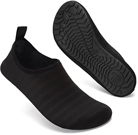 Mabove Chaussures de Sport Aquatique de Plage de Mer de Piscine Pieds Nus à séchage Rapide Yoga Chaussettes Slip-on pour Hommes Femmes(LXY Noir,38/39 EU)